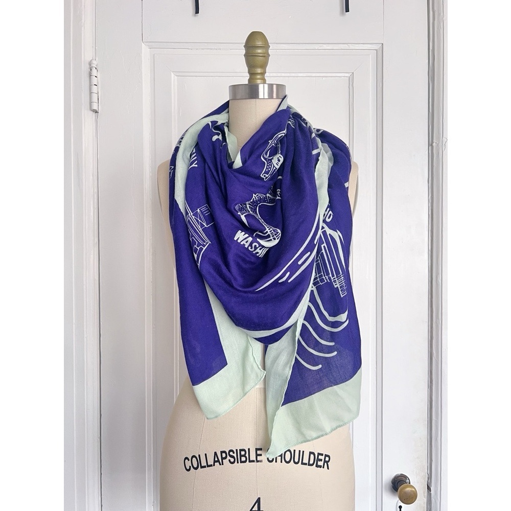J Crew • Manhattan scarf wrap NYC New York City landmarks souvenir travel map - Picture 7 of 10